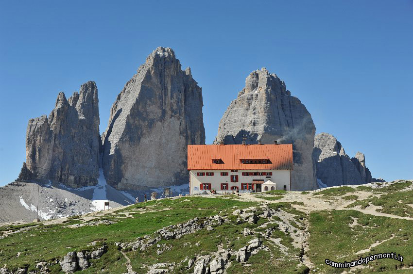 101 Rifugio Locatelli Tre Cime di Lavaredo.JPG